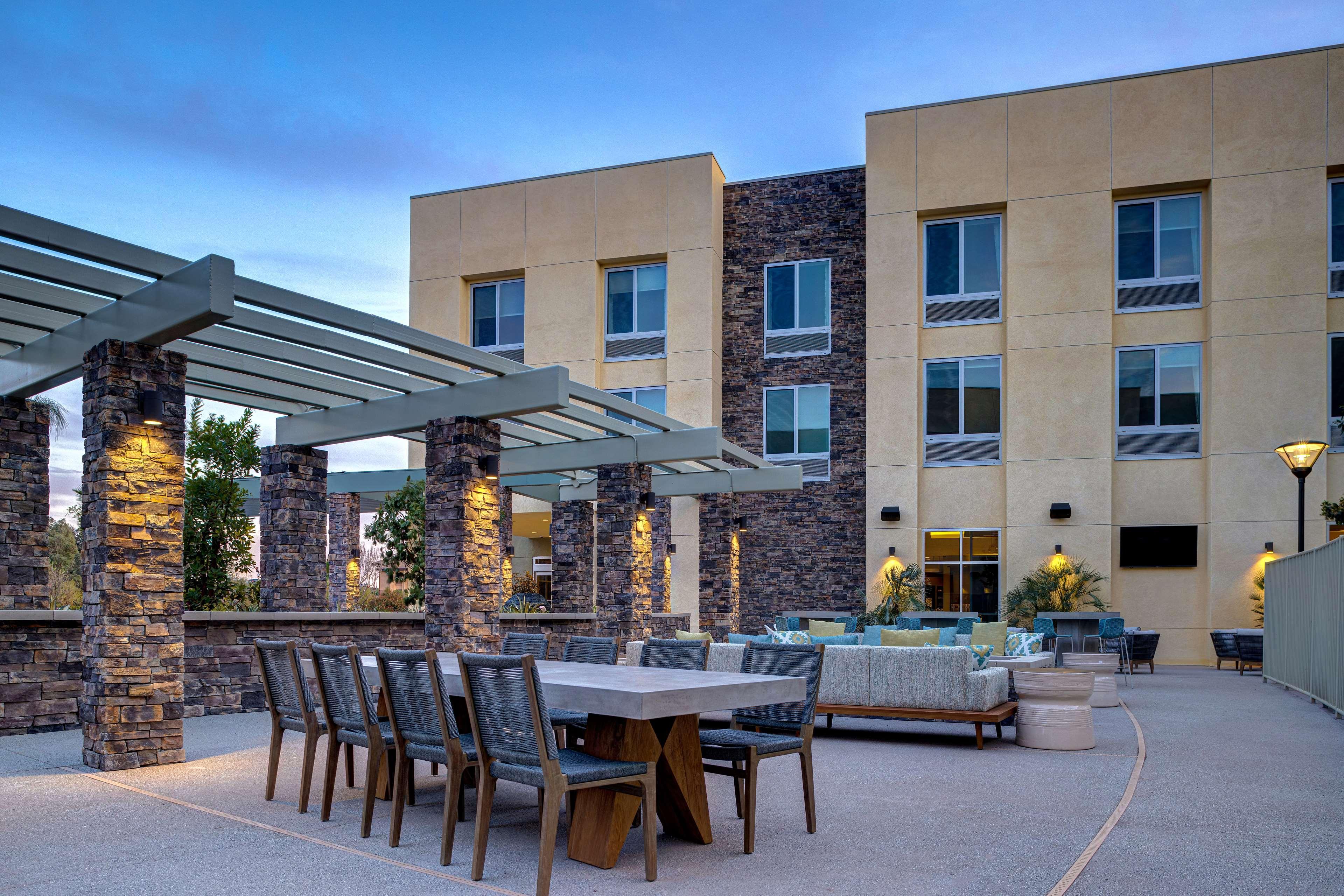 Hilton Garden Inn Temecula Exterior photo