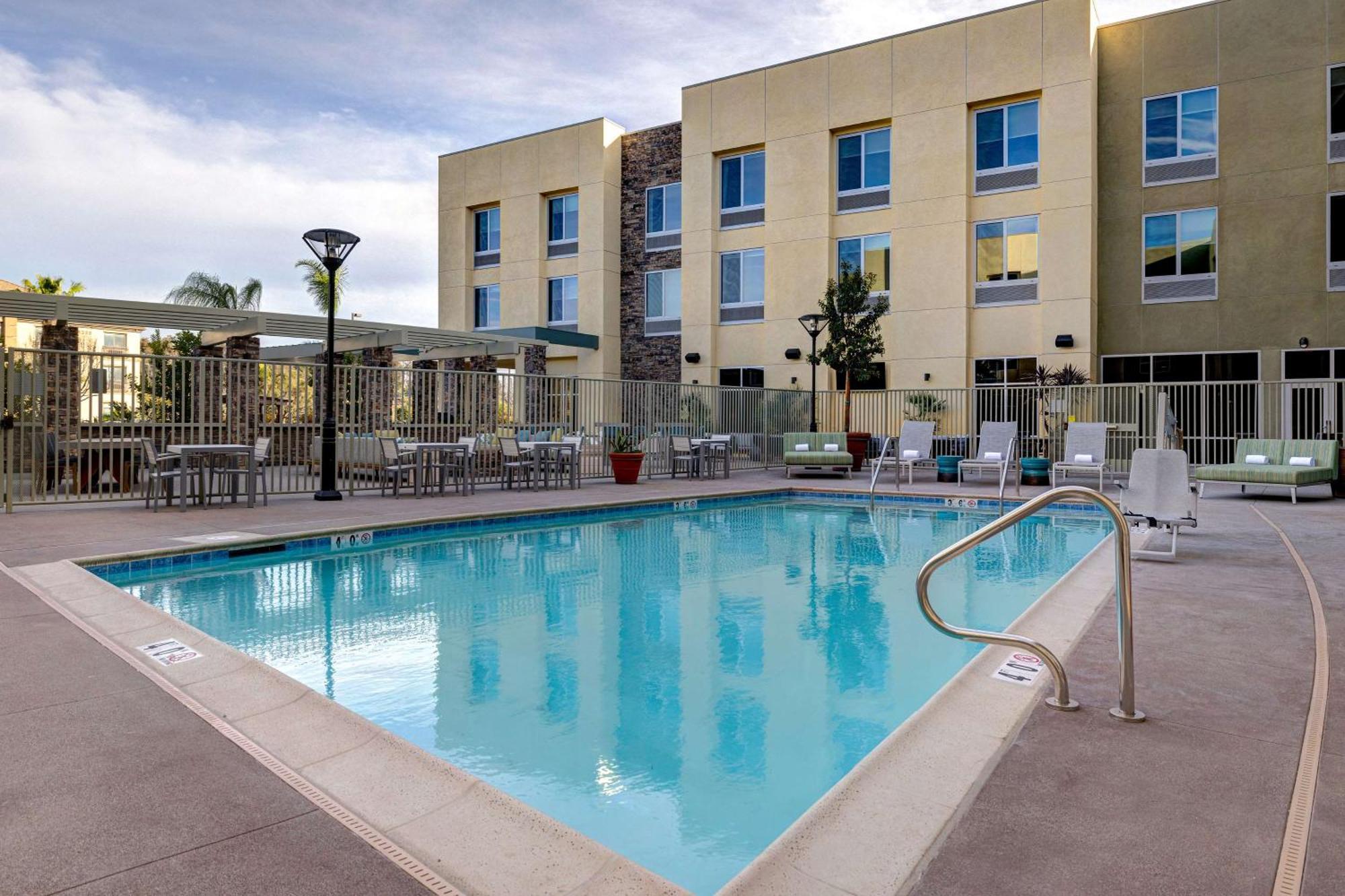 Hilton Garden Inn Temecula Exterior photo